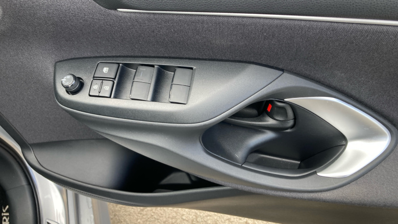 Toyota Yaris 1.5 Hybrid Design 5dr CVT Hybrid Hatchback